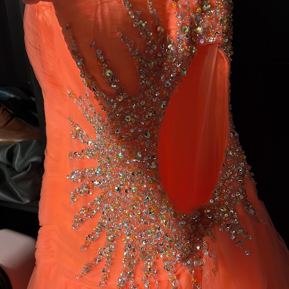Mac Duggal Formal Dress - Picture 6 of 9